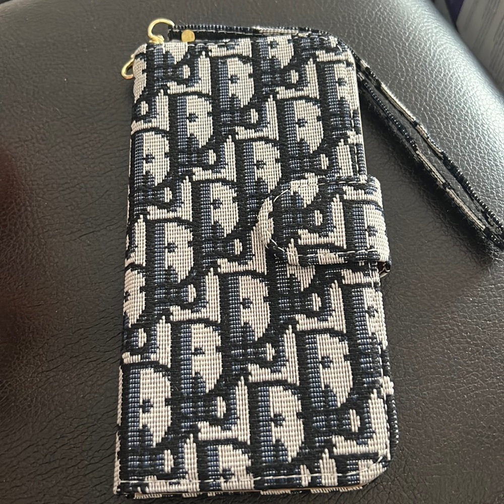 - I phone case for I phone 13 pro max - Picture 1 of 3